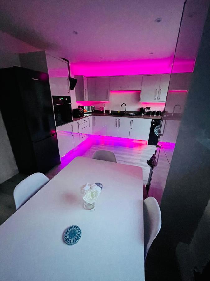 Brand New Modern 3 Bedroom Home Μπλάκπουλ Εξωτερικό φωτογραφία