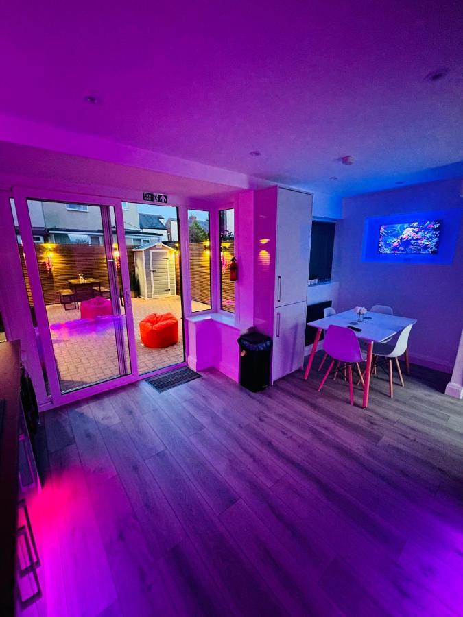Brand New Modern 3 Bedroom Home Μπλάκπουλ Εξωτερικό φωτογραφία