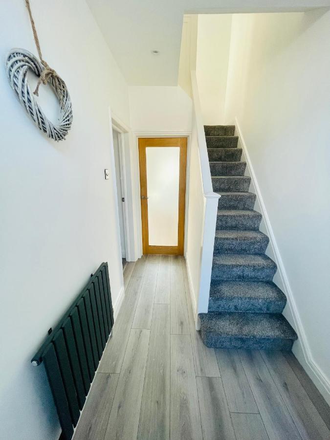 Brand New Modern 3 Bedroom Home Μπλάκπουλ Εξωτερικό φωτογραφία